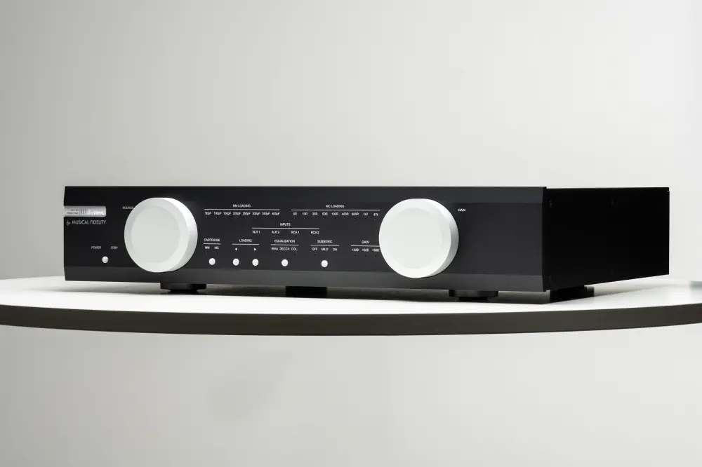 Highend_Music_M8xVinyl_1_1.webp
